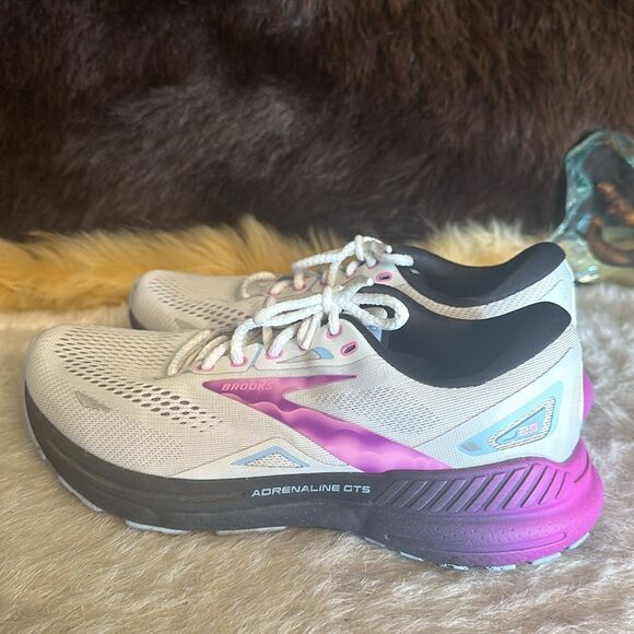 Brooks athletic shoes 8.5/7.5 see note (5520) - Picture 5 of 8